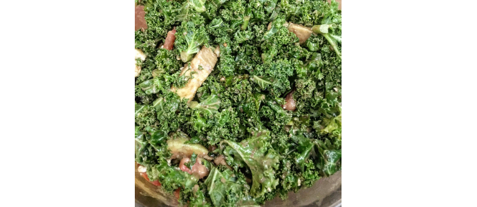 Salade composée au chou Kale, à l'huile d'olive vierge extra